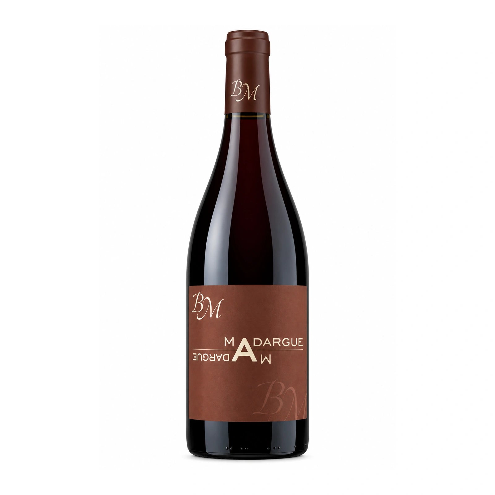 Bouteille de Madargue rouge de Benoît Montel, AOC Côtes d’Auvergne, 100 % Gamay, avec étiquette marron sur fond blanc.
